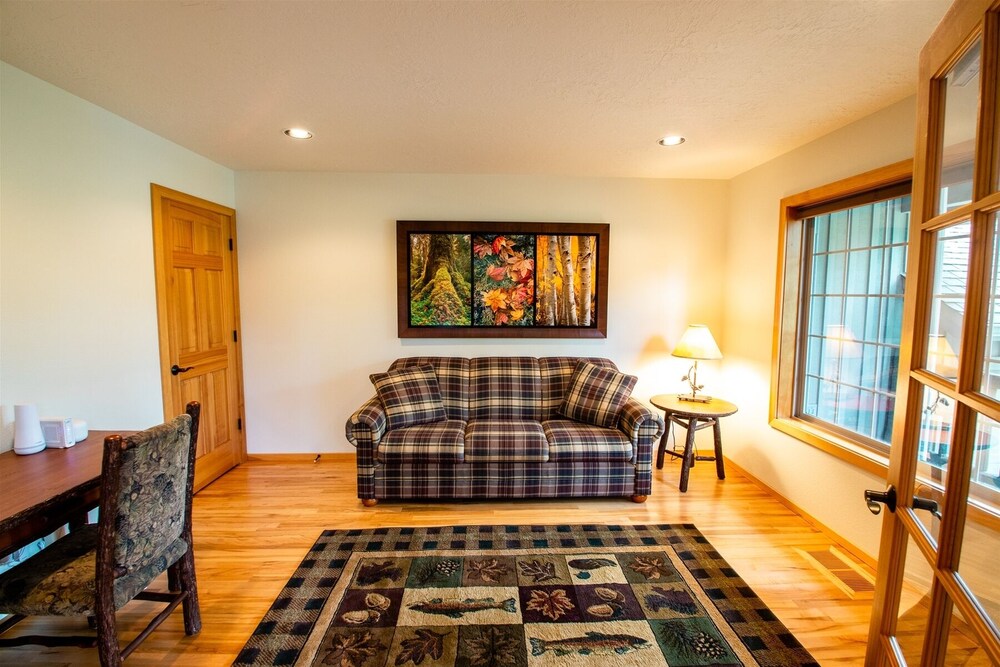 *Free Activities with Xplorie* Beautiful, Large Home with A/C, Hot Tub  Tokatee