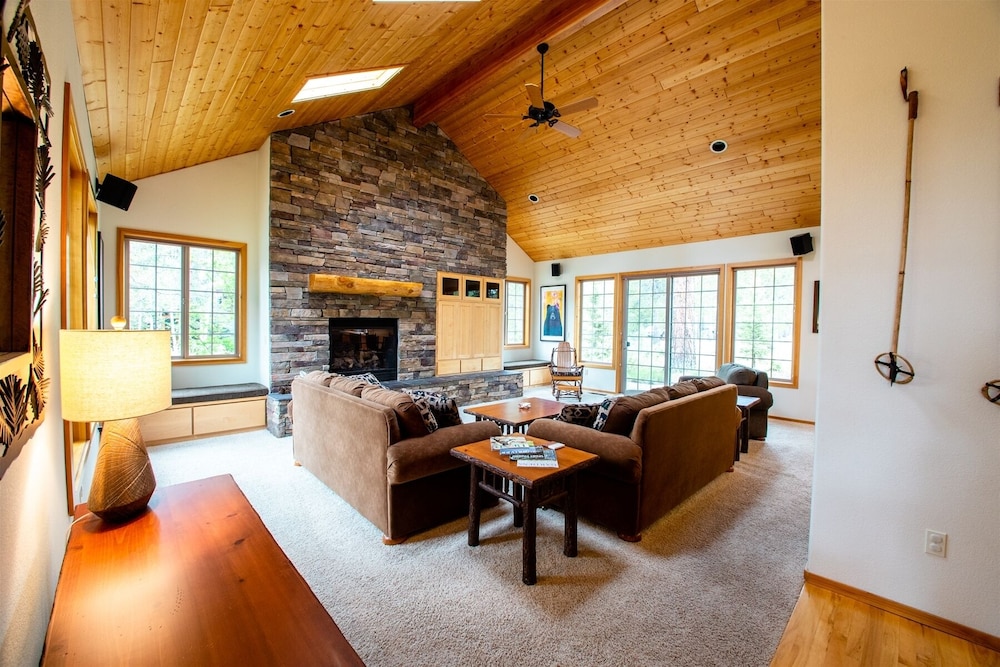 *Free Activities with Xplorie* Beautiful, Large Home with A/C, Hot Tub  Tokatee