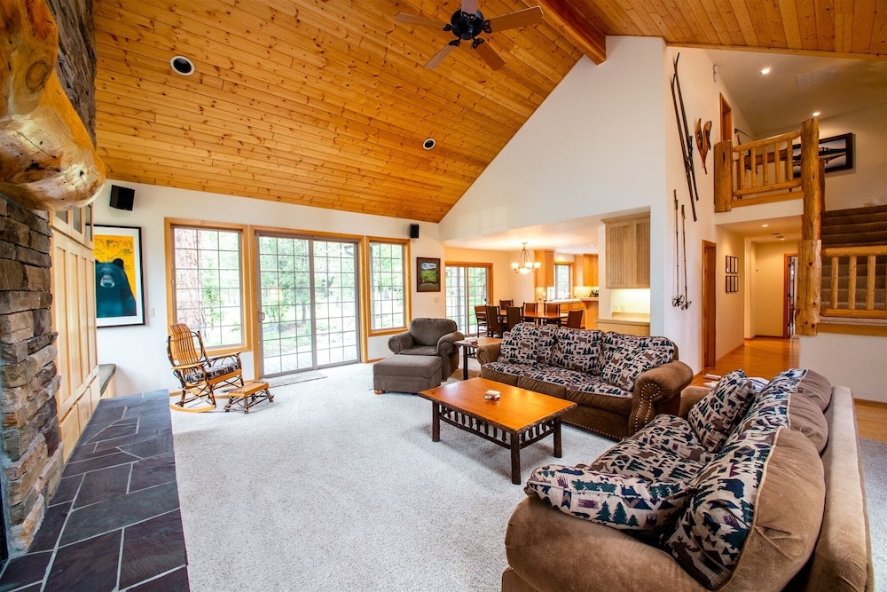 *Free Activities with Xplorie* Beautiful, Large Home with A/C, Hot Tub  Tokatee