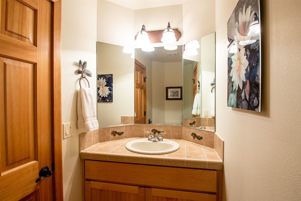 *Free Activities with Xplorie* Beautiful, Large Home with A/C, Hot Tub  Tokatee