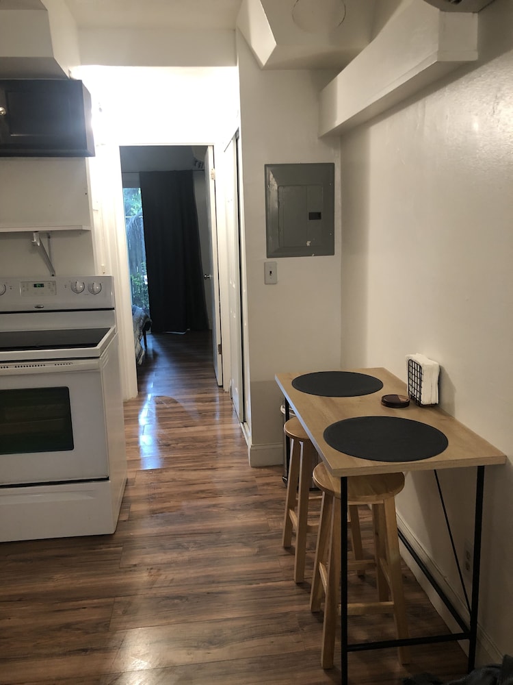 Private  Apartment with Free Parking