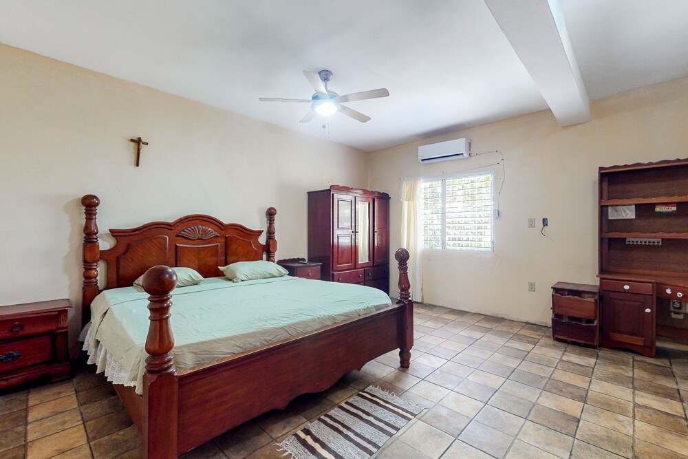 Spacious Island Getaway Near the Beach W/ Free WiFi, Ocean Views & Full