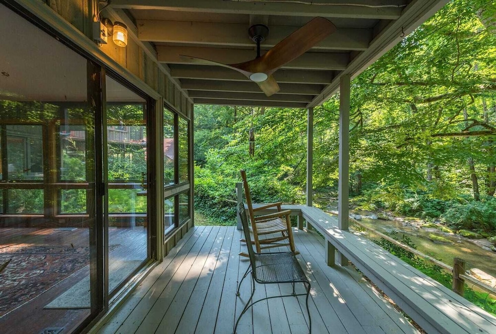 Breathtaking 12 ac mountain river home + waterfall