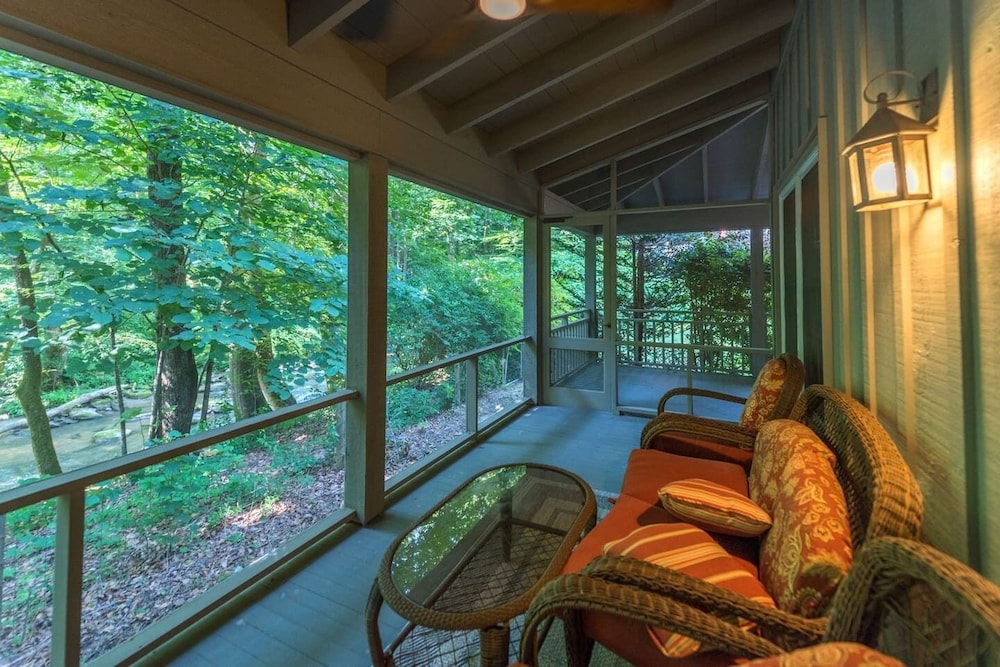 Breathtaking 12 ac mountain river home + waterfall