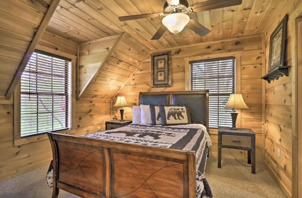 Secluded 4BR Cabin w/ Pool Table + Hot Tub!