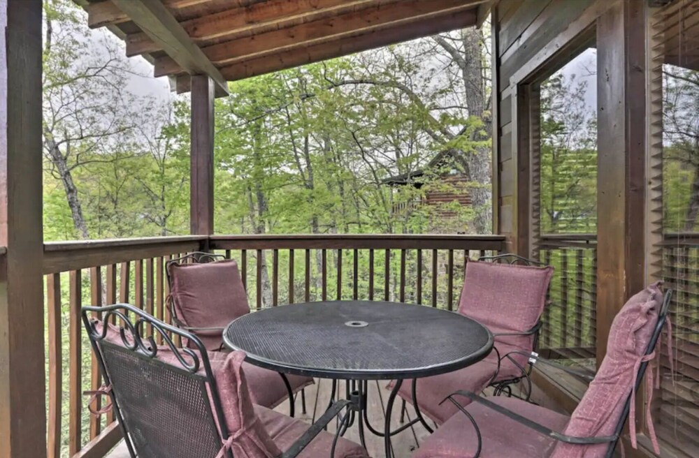 Secluded 4BR Cabin w/ Pool Table + Hot Tub!