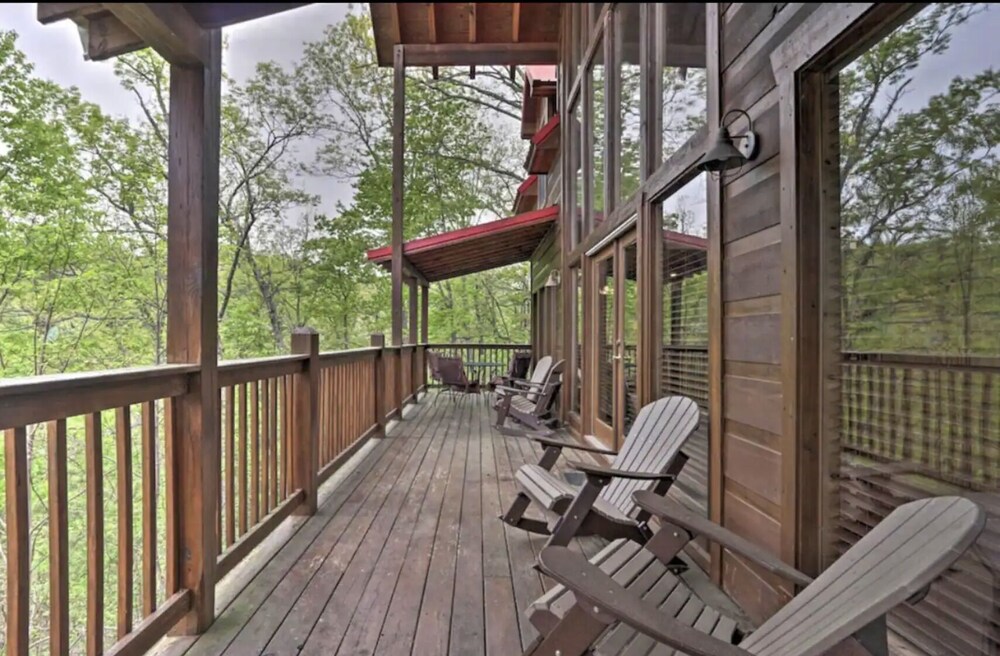 Secluded 4BR Cabin w/ Pool Table + Hot Tub!