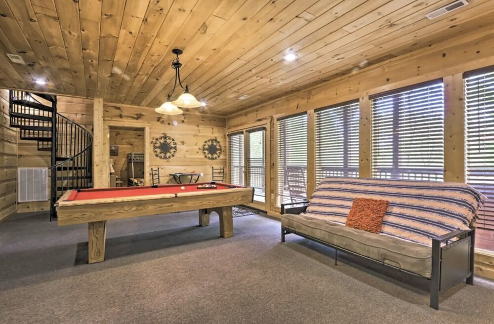 Secluded 4BR Cabin w/ Pool Table + Hot Tub!