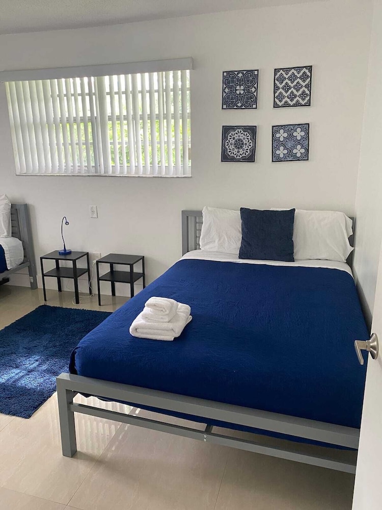 Wynwood (298) 2bedrooms/ 2baths/ 5beds