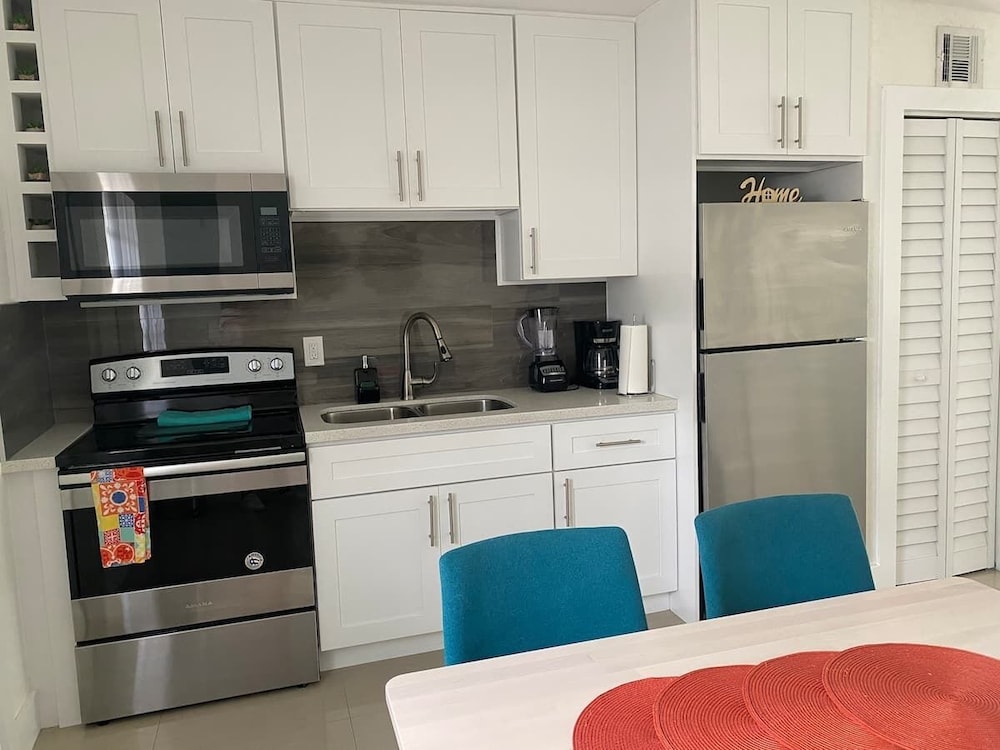 Wynwood (298) 2bedrooms/ 2baths/ 5beds