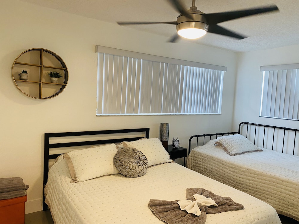 Wynwood (298) 2bedrooms/ 2baths/ 5beds