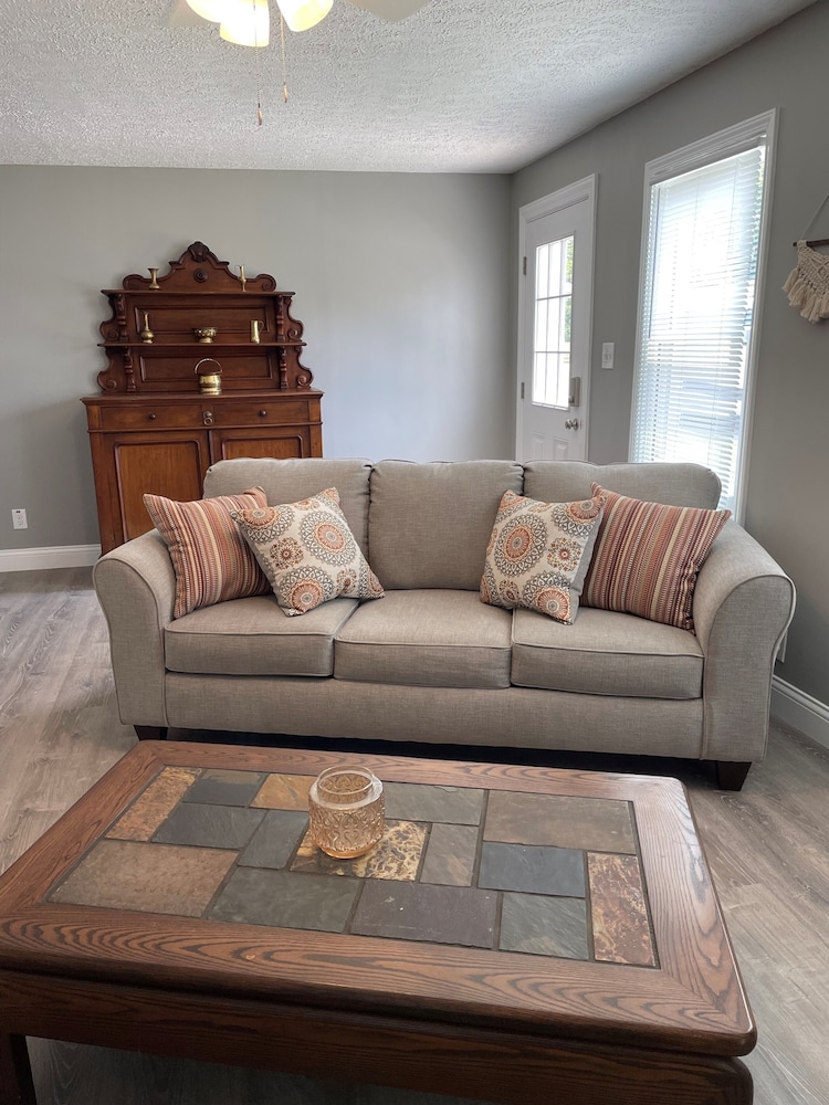 Holland Suites, Suite #1