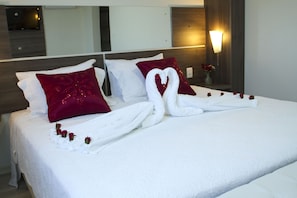 Premium Suite | Minibar, free WiFi, bed sheets, wheelchair access