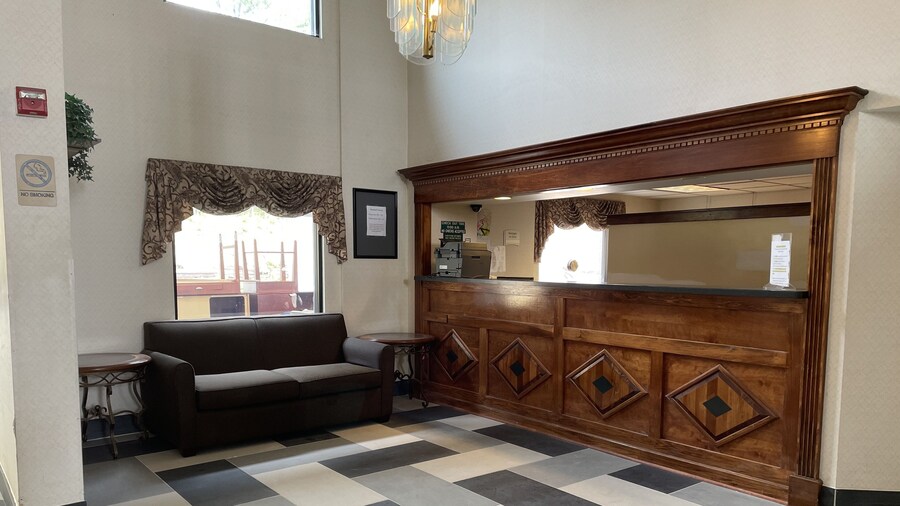 The Royal Inn & Suites