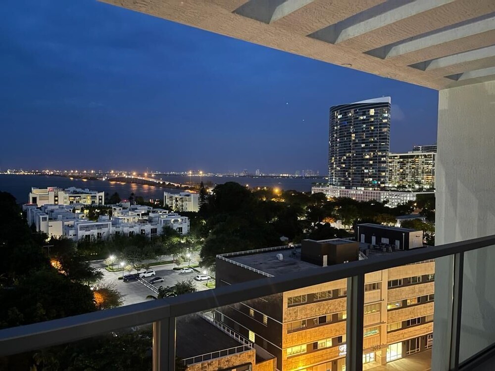 AA913 DESIGN DISTRICT, LUXURY BAYVIEW