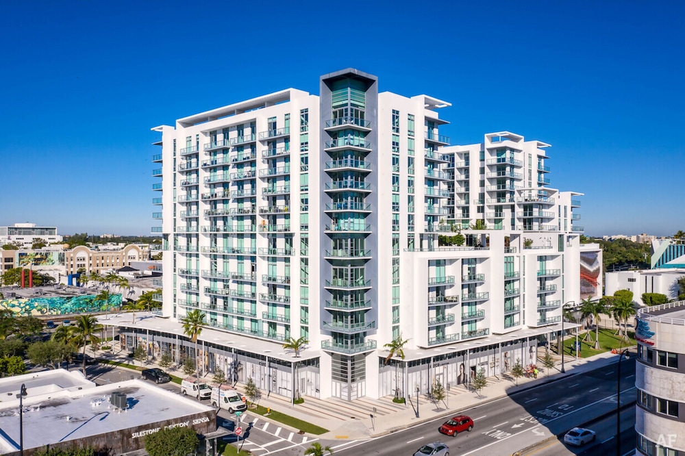 AA913 DESIGN DISTRICT, LUXURY BAYVIEW