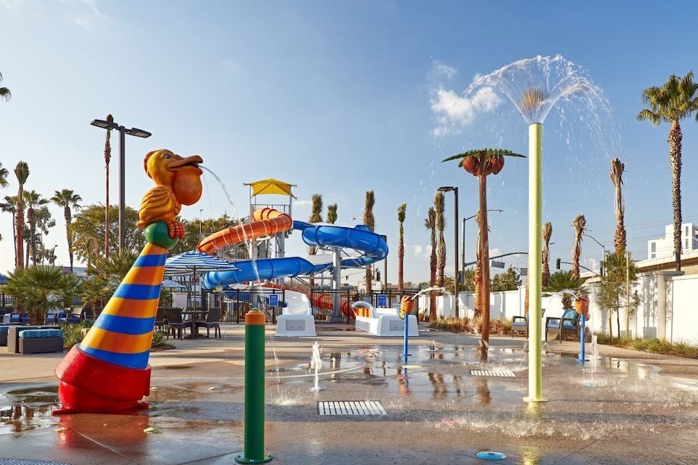 All in One Property! 2 Wonderful Units, Putting Green, Water Park, Onsite Dining