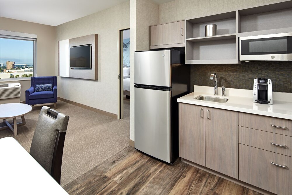 In the Heart of it All! 2 Wonderful Units, Pool, Onsite Restaurant and Bar!