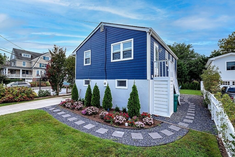 Salty Dog Beach House in Cape May's Historic District 