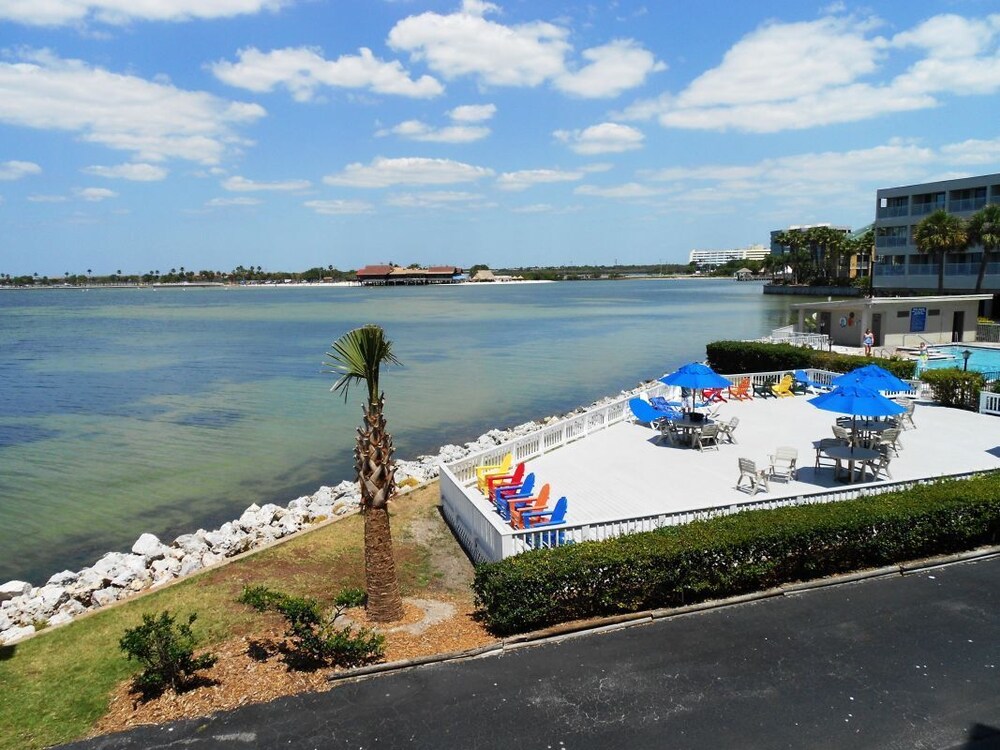 Four Waterfront 1BR Unit, Pool, Next to Port, Parking