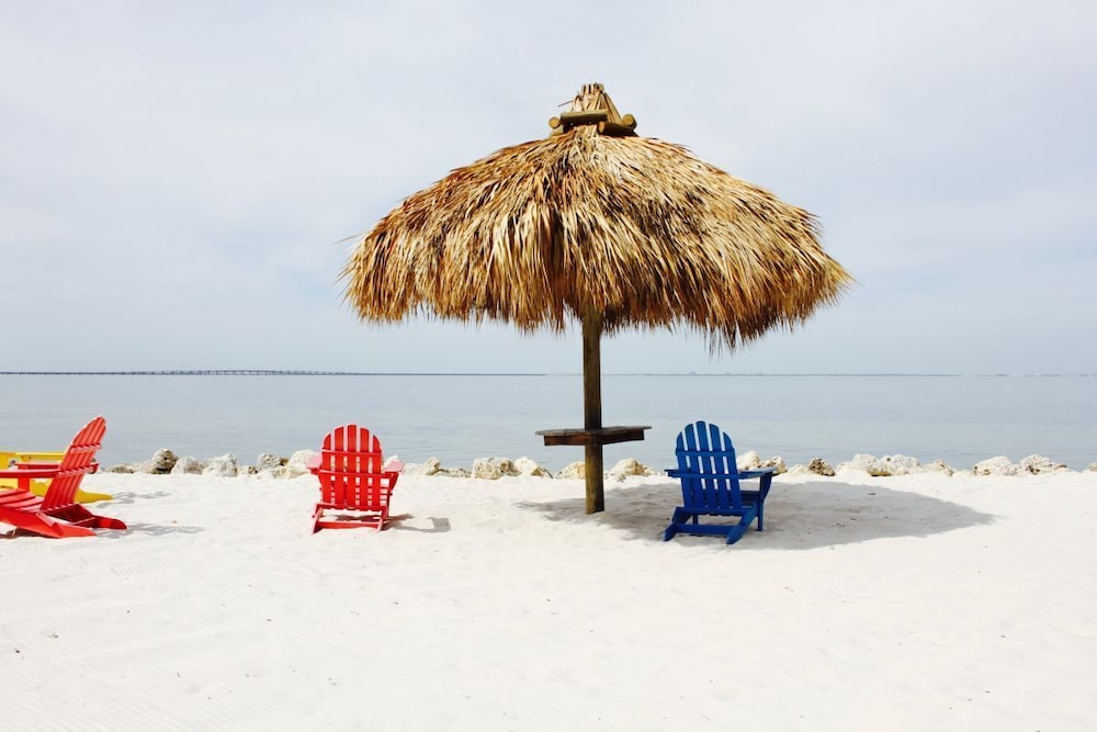 Four Waterfront 1BR Unit, Pool, Next to Port, Parking