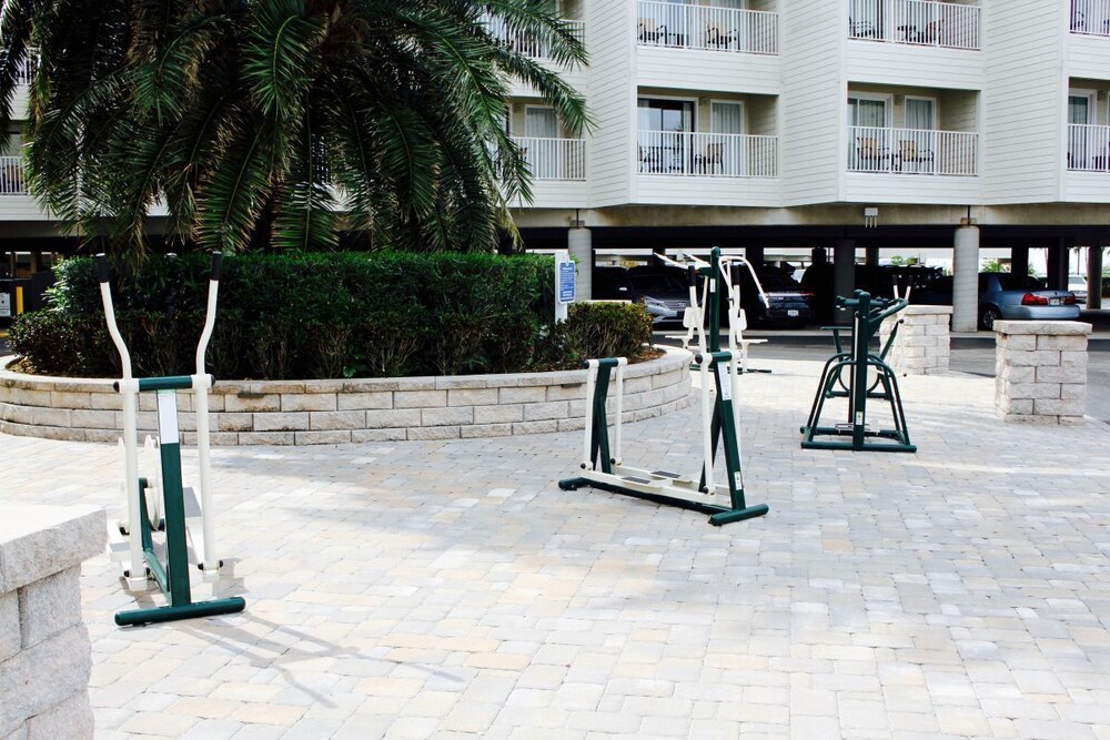 Four Waterfront 1BR Unit, Pool, Next to Port, Parking