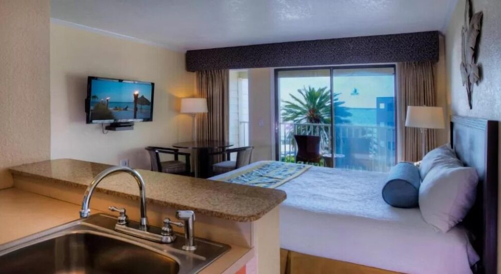 Four Waterfront 1BR Unit, Pool, Next to Port, Parking