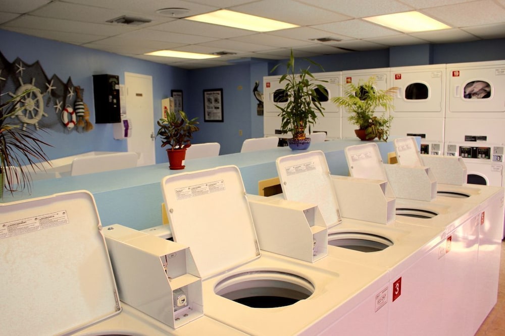 Four Waterfront 1BR Unit, Pool, Next to Port, Parking