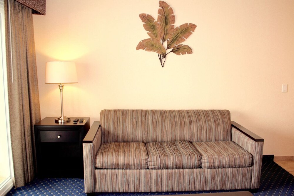 FOUR WATERFRONT 1BR UNITS! POOL, BBQ, NEXT TO PORT