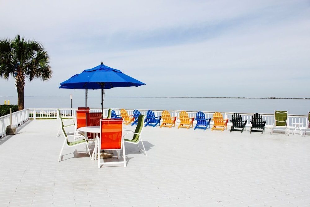 FOUR WATERFRONT 1BR UNITS! POOL, BBQ, NEXT TO PORT