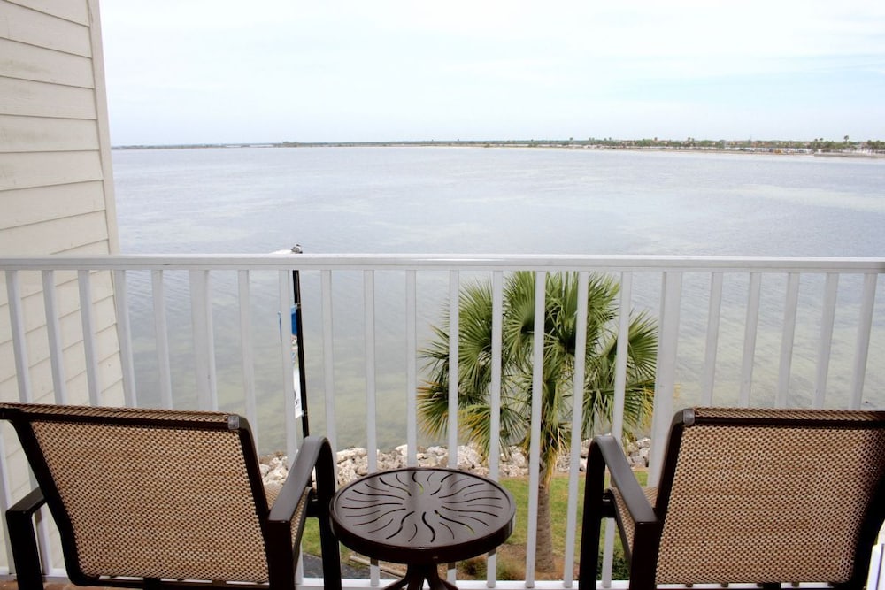 FOUR WATERFRONT 1BR UNITS! POOL, BBQ, NEXT TO PORT