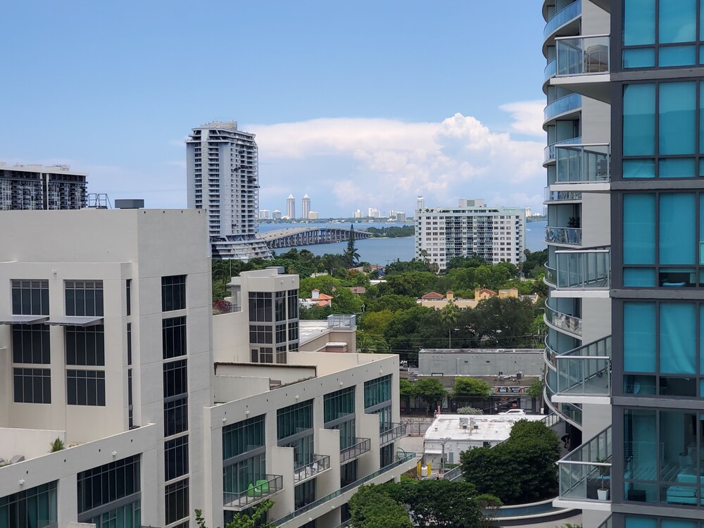 Luxurious Miami  Condo....with FREE ATTACHED  PARKING!