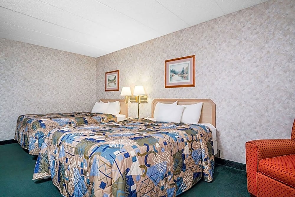 Norwood Inn & Suites La Crosse