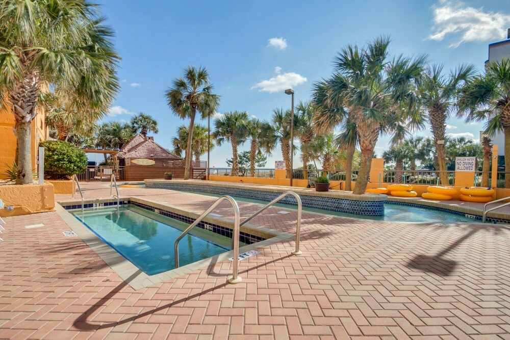 RARE JACUZZI HONEYMOON CONDO/1000SQFT/2BATH/SWING