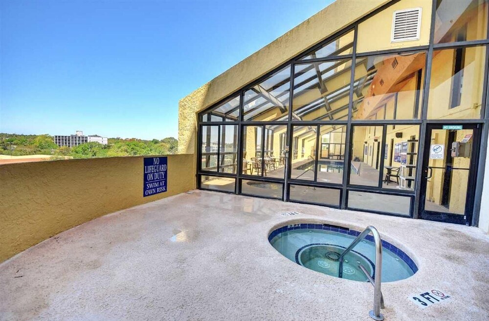 RARE JACUZZI HONEYMOON CONDO/1000SQFT/2BATH/SWING