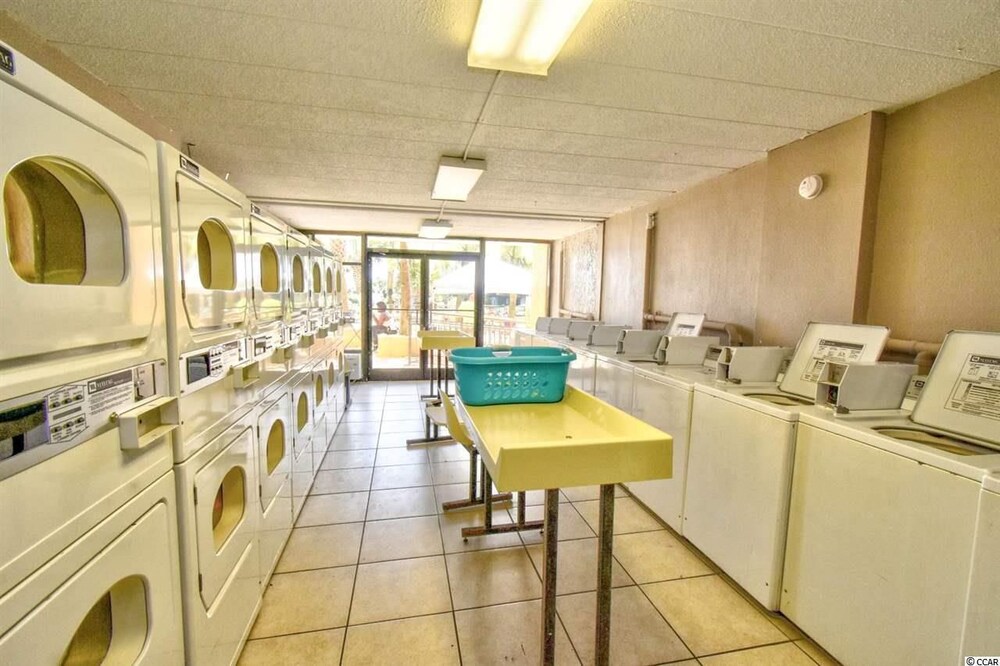 RARE JACUZZI HONEYMOON CONDO/1000SQFT/2BATH/SWING