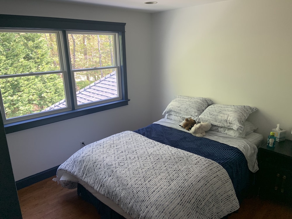 4 Bed / 2.5 Bath Stunning North Fork retreat with Heated Pool & Hot Tub