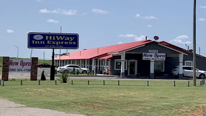 HiWay Inn Express of Elk City: 2022 Room Prices, Deals ...
