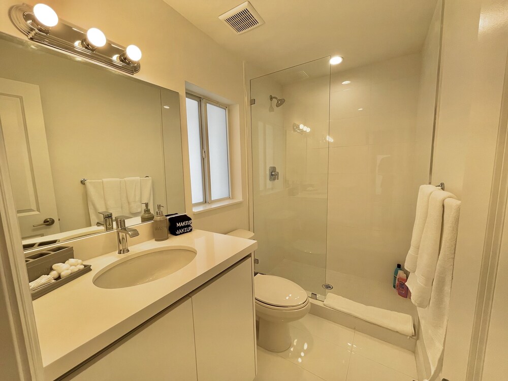 Bathroom, Villa Capri | Cozy Cottage in the hart of Miami