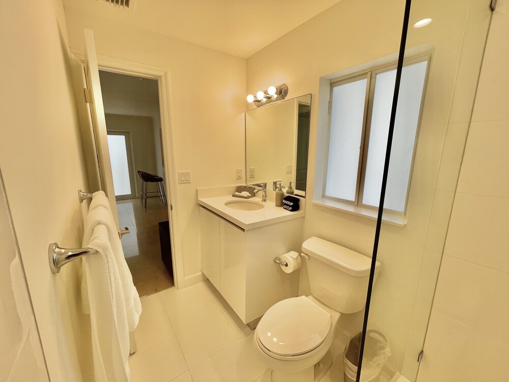 Bathroom, Villa Capri | Cozy Cottage in the hart of Miami