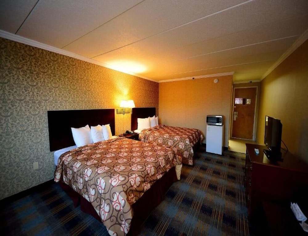 Deluxe Room, Two Queen Beds