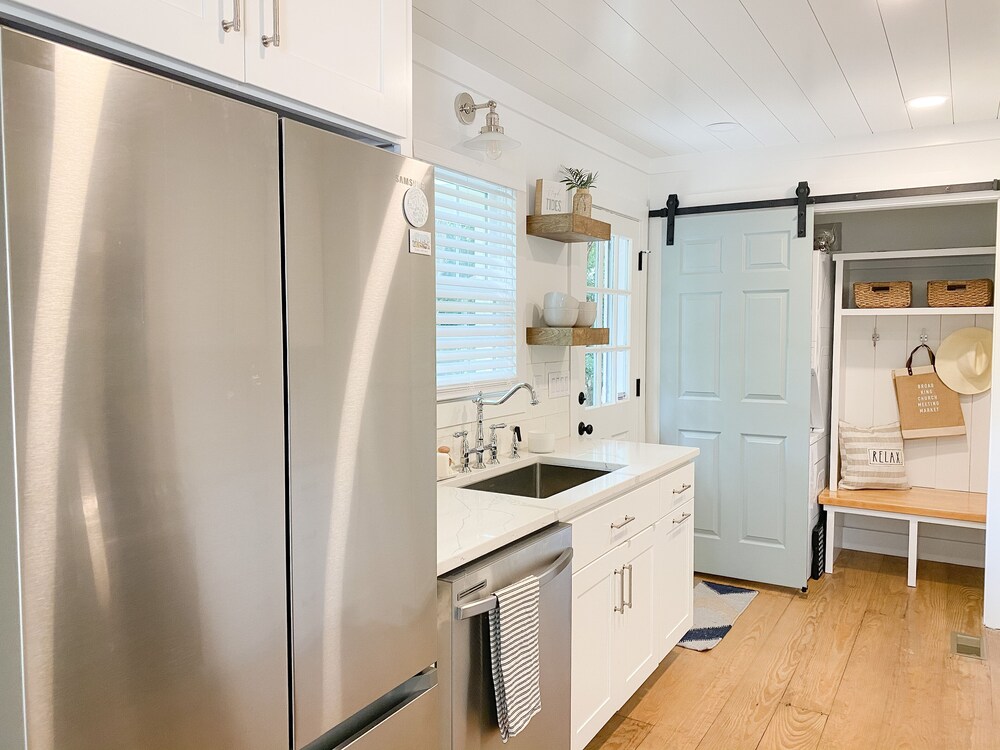 NEW! Charleston "Chucktown Cottage" mins to Beach