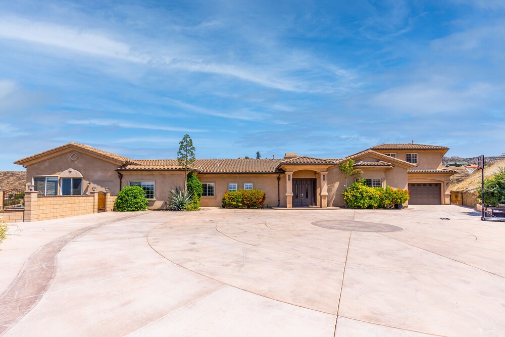 Huge Hilltop Mansion with Million Dollar views