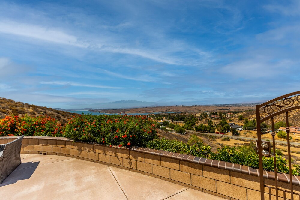 Huge Hilltop Mansion with Million Dollar views