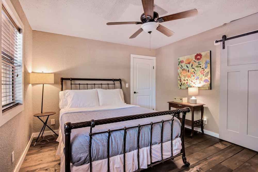 Lake Texoma Hidden cabin in the woods near Creek Marina Deals & Reviews (Kingston