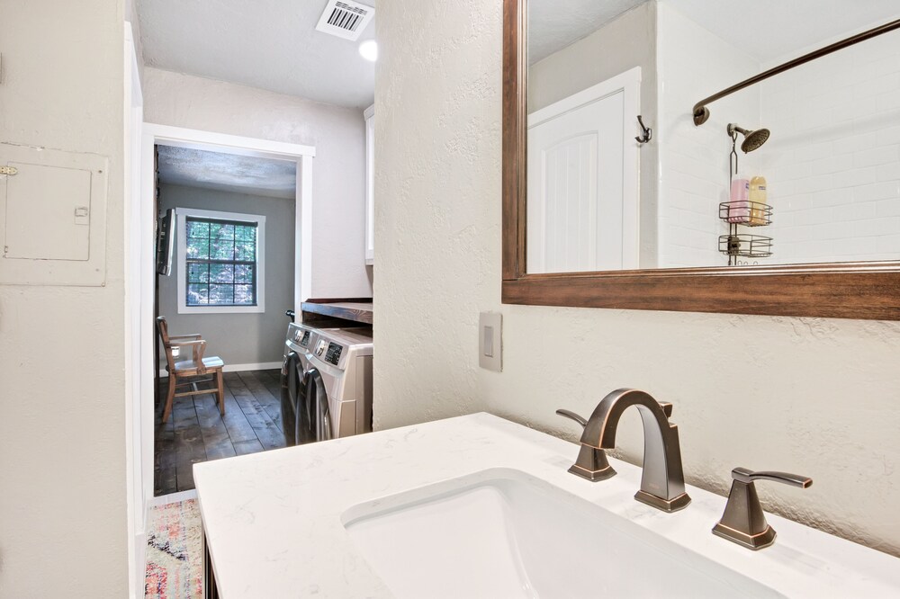 Lake Texoma Hidden cabin in the woods near Creek Marina Deals & Reviews (Kingston