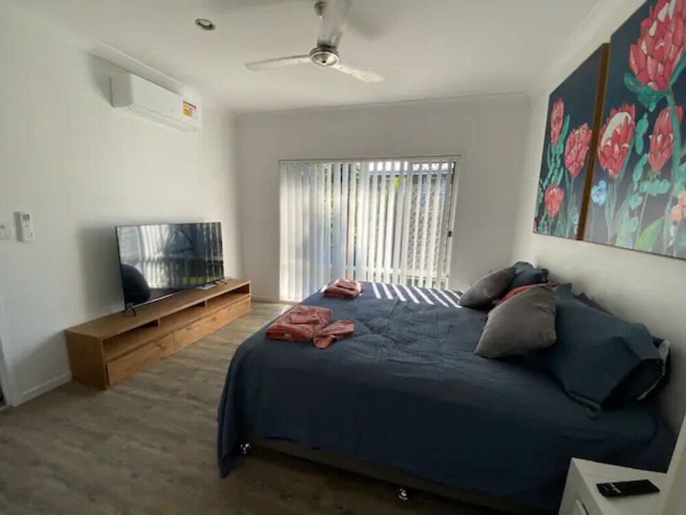 Beachside, Pet friendly, newly furnished air conditioned family holiday