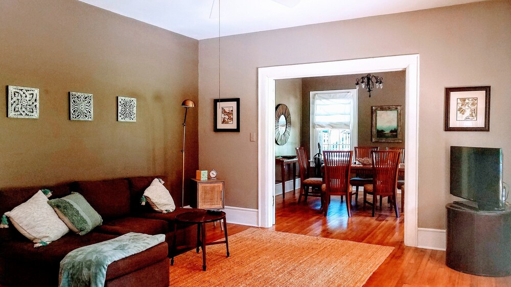 Historic 2-Bedroom Cloverdale Cottage