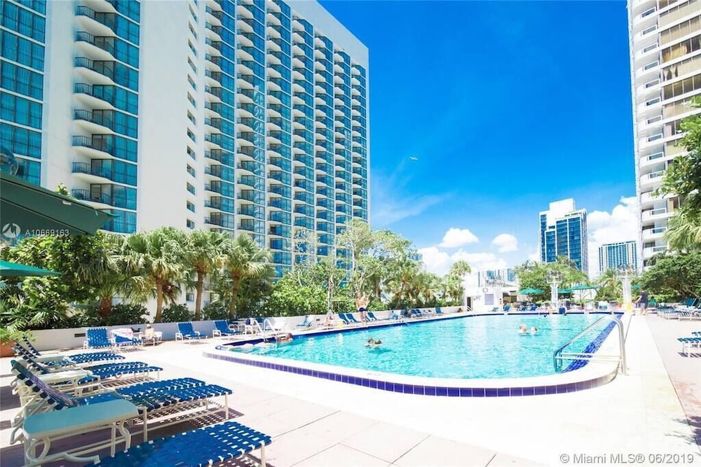 Seas The Day! (2 bedroom condo)