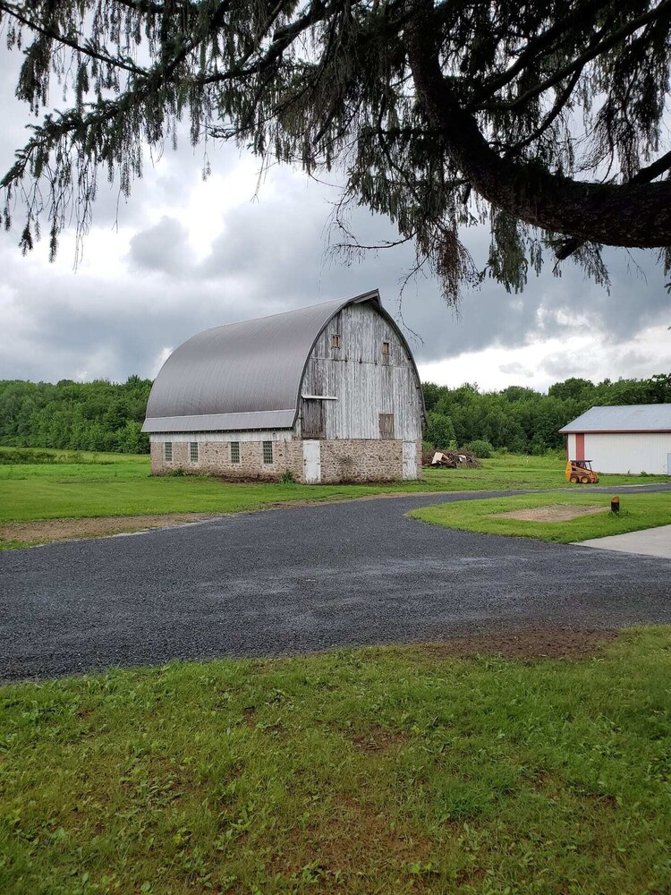 Cozy country charm with a convenient location